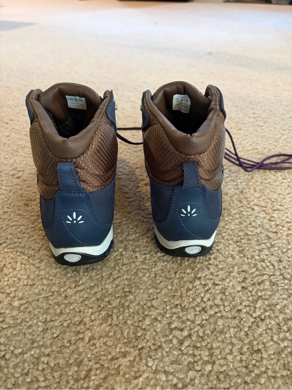 Oboz Women’s Navy and Brown Waterproof Hiking Boots. Size 9.5.